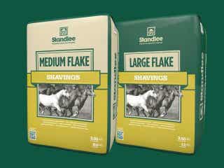 Standlee Medium and Large Flake Shavings