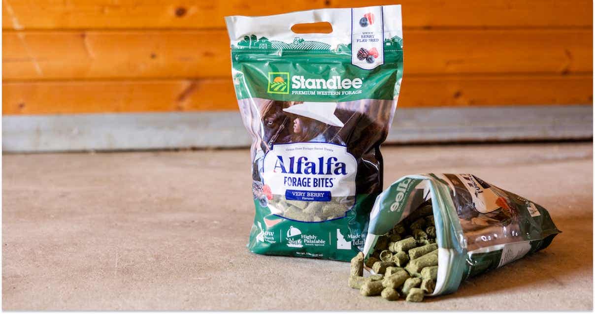 Banana Alfalfa Forage Bites™ – Horse & Livestock Treats