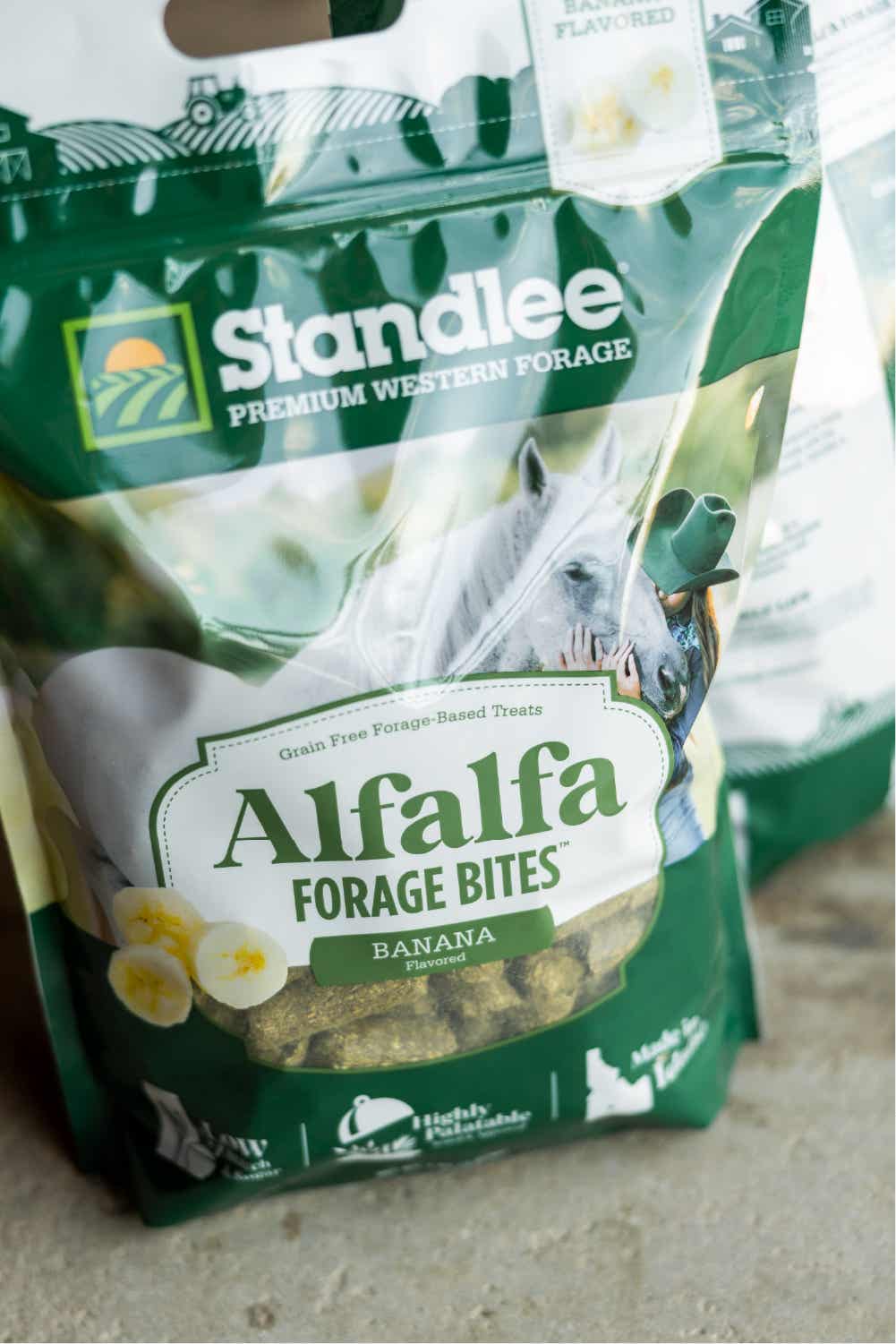 Banana Alfalfa Forage Bites™ – Horse & Livestock Treats